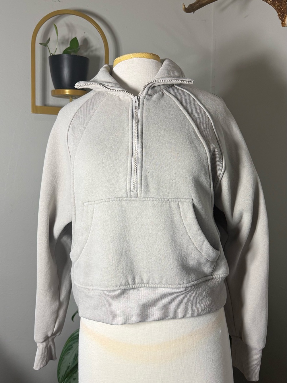 Women’s AEMI+CO Light Gray Half-Zip Pullover Hoodie Small